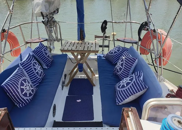 Vacations In A Sailboat Båthotell Lisboa