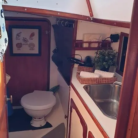 Vacations In A Sailboat Πλωτό κατάλυμα Lisboa