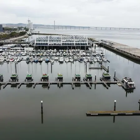 Vacations In A Sailboat Πλωτό κατάλυμα *