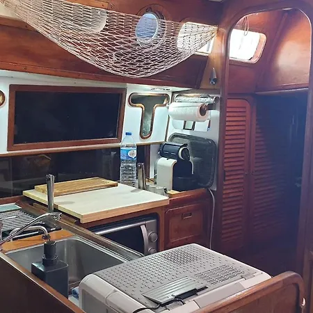 Botel Vacations In A Sailboat Lisboa