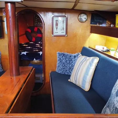 Botel Vacations In A Sailboat Lisboa