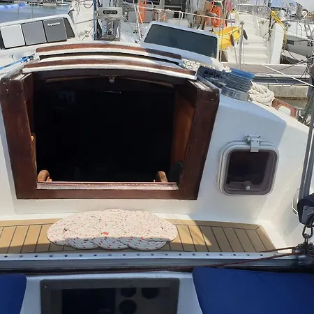 Botel Vacations In A Sailboat Lisboa