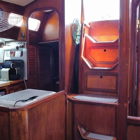 Vacations In A Sailboat Botel *