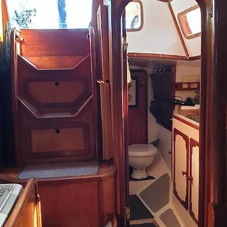 Botel Vacations In A Sailboat Lisboa